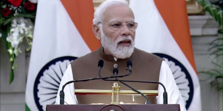 पंतप्रधान नरेंद्र मोदी आणि जपानचे पंतप्रधान नवी दिल्लीतील हैदराबाद हाऊस येथे संयुक्त पत्रकार परिषद…..