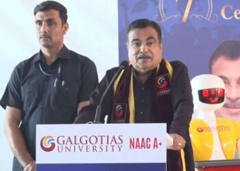 नितीन गडकरी – ग्रेटर नोएडा येथील गलगोटियास विद्यापीठाच्या दीक्षांत समारंभ….