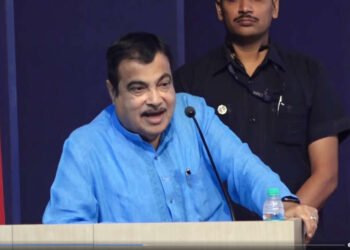 वनराई फाउंडेशन, नागपूर आयोजित कै.डॉ.मोहन धारिया नेशन बिल्डिंग पुरस्कार सोहळ्याला संबोधित करताना….