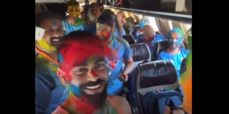 VIDEO : विराट, रोहितसह होळीच्या रंगात रंगली टीम इंडिया !