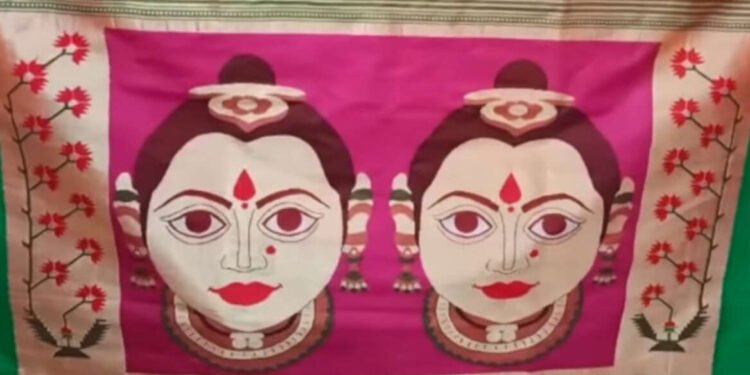 येवल्यातील कारागिराची कमाल; पदरावर साकारला महालक्ष्मीचा मुखवटा…