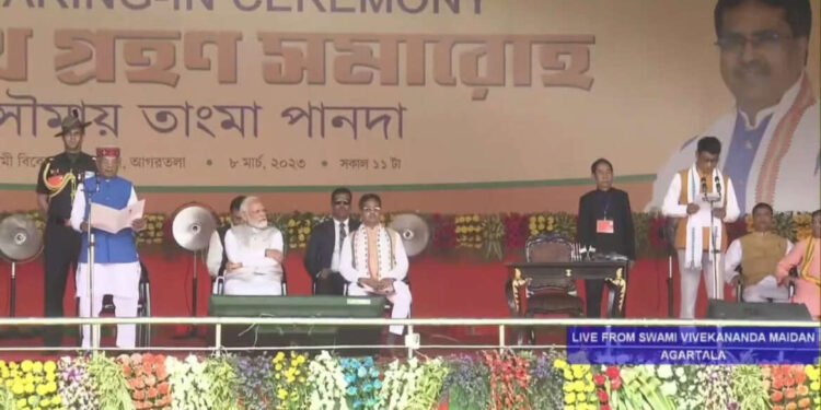 आगरतळा येथे नवीन त्रिपुरा सरकारचा शपथविधी सोहळा….