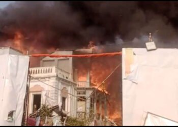 गोरेगाव फिल्मसिटीत TV मालिकेच्या सेटला भीषण आग ! काही कलाकार अडकल्याची भीती….