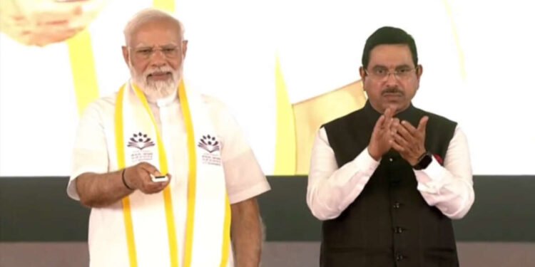 LIVE | हुबळी-धारवाडमधील विकास प्रकल्पांची पायाभरणी आणि उद्घाटन…..