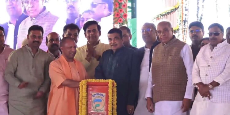 गोरखपूरमध्ये 10,000 कोटी रुपयांच्या 18 NH चे उद्घाटन आणि पायाभरणी – नितीन गडकरी