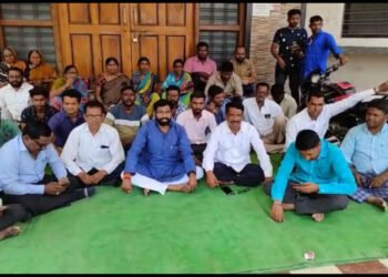 मुदखेड:- जुनी पेन्शन लागु करा यासाठी राज्यातील नगर परिषद कर्मचारी व संवर्ग कर्मचारी यांनी संप पुकारला….