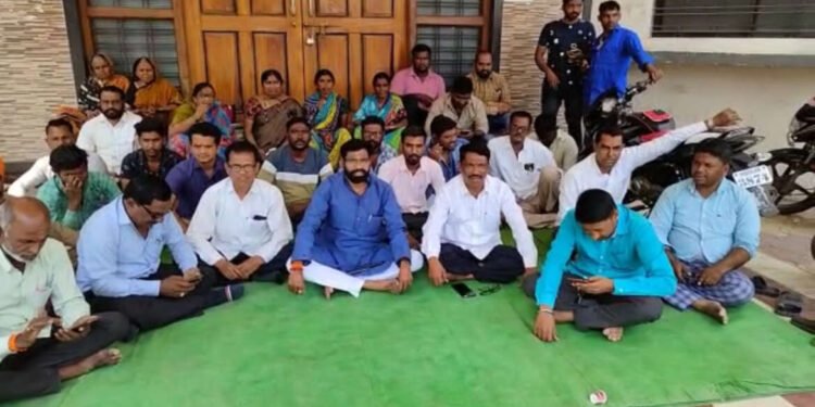 मुदखेड:- जुनी पेन्शन लागु करा यासाठी राज्यातील नगर परिषद कर्मचारी व संवर्ग कर्मचारी यांनी संप पुकारला….