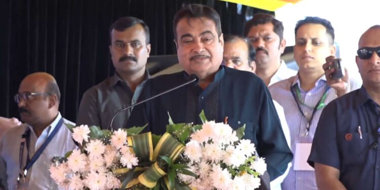 पनवेल, रायगड येथे ४१४.६८ कोटी रुपयांच्या ३ NH प्रकल्पांच्या पायाभरणी समारंभाचे थेट प्रक्षेपण…..