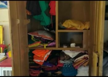 शिरूर अनंतपाळ शहरात भरदिवसा घरफोडी , सोने चांदीसह 3 लाख 31 हजाराचा ऐवज लंपास, पोलीसांची मात्र बघ्याची भूमिका