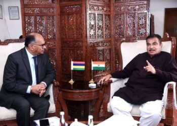 मॉरिशसचे आंतरराष्ट्रीय व्यापार मंत्री ऍलन गानू यांनी आज नवी दिल्ली येथे केंद्रीय मंत्री नितीन गडकरी यांची भेट घेतली.