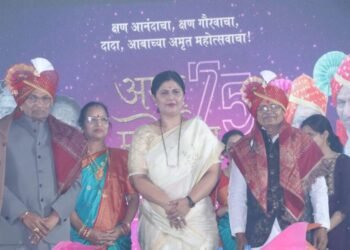 दादा-आबांसारखे ज्येष्ठ पाठिशी उभे  राहिल्यामुळेच मुंडे साहेबांच्या दुःखातून सावरू शकले….