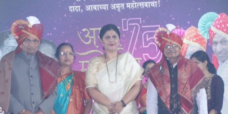 दादा-आबांसारखे ज्येष्ठ पाठिशी उभे राहिल्यामुळेच मुंडे साहेबांच्या दुःखातून सावरू शकले….