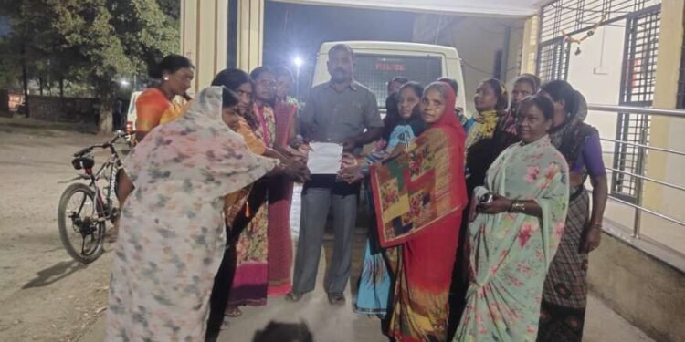 निलंगा:- अवैध दारू, ताडी विक्रेत्यांवर कारवाई करण्याची महिलांची मागणी….