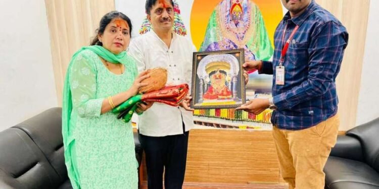 तुळजापूर :- तुळजाभवानी मंदिर संस्थानला मंदीरला 1,80,000 रुपये देणगी…