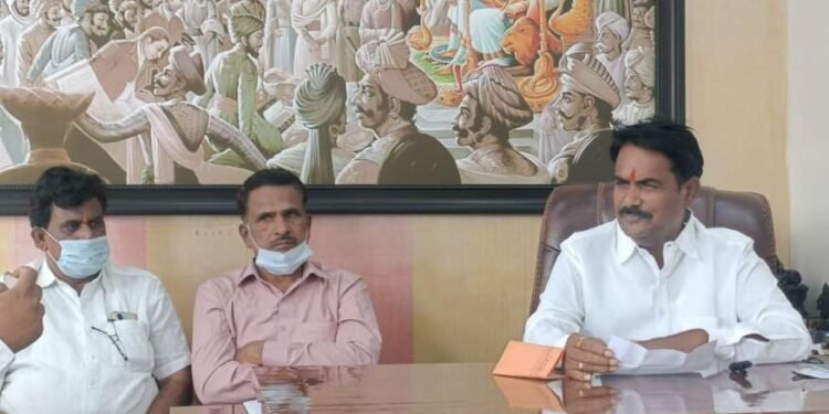 तानाजी सावंत यांनी आमदारकीचा राजीनामा देऊन निवडून येवुन दाखवावे – मा.आमदार ज्ञानेश्वर पाटील