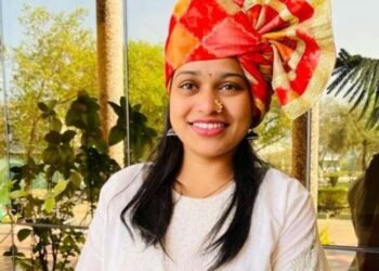 मोहोळ:-  शेतकऱ्याची मुलगी सुरेखा कांबळे कष्ट आणि जिद्दीने यशाची मानकरी ठरली, उपाधीक्षकपदी निवड ….