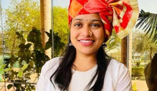 मोहोळ:-  शेतकऱ्याची मुलगी सुरेखा कांबळे कष्ट आणि जिद्दीने यशाची मानकरी ठरली, उपाधीक्षकपदी निवड ….