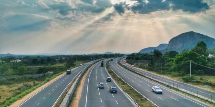 बेंगळुरू आणि म्हैसूर दरम्यानचा प्रवासाचा वेळ तीन तासांवरून ७५ मिनिटांपर्यंत कमी….