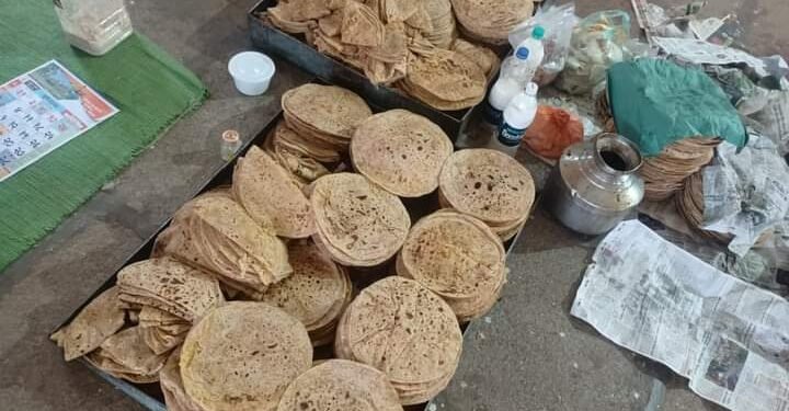 परळी:- गावा गावात होळी शेतकरी कीर्तन महोत्सवासाठी-घराघरातून पूरण पोळी….