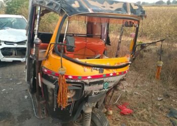 सोनपेठ- परळी राष्ट्रीय महामार्गावर कार व ऑटोच्या अपघातात 12 जखमी…..