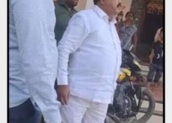 दहा हजाराची लाच घेताना अँटी करप्शन विभागाने तलाठ्याला राहत्या घरीच रंगेहात पकडले…..