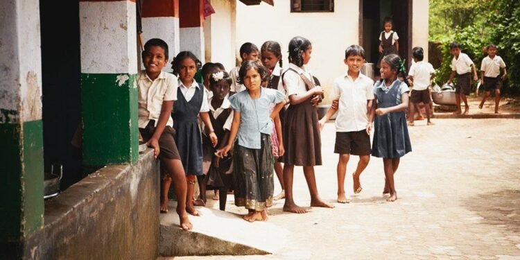 तुळजापूर तालुक्यातील ३०% शाळा बंद, शाळांना व शिक्षण विभागास टाळे ठोकण्याचा इशारा….