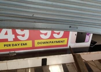 तुळजापुर :- शहरातील धाराशिव रोडवर  विश्वनाथ कॉर्नर मोबाईल दुकान फोडले….