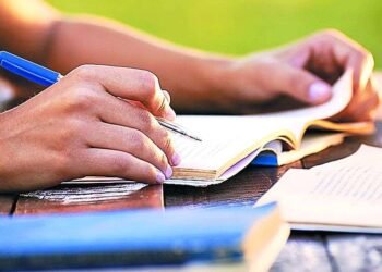 बारावीच्या परीक्षेत शिक्षकांच्या मदतीने सामूहिक कॉपीचा प्रकार, भरारी पथक आल्यानंतर उडाली धांदल….