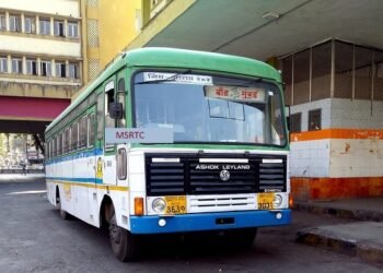 डिझेलसाठी बीड ST डेपोकडे पैसेच नाही; ८२ पैकी फक्त २० बसेस सुरु; प्रवाशांची तारांबळ अन् संताप…..