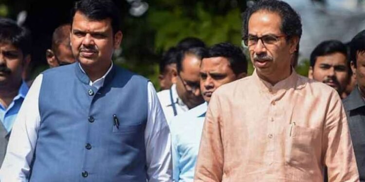 विधानभवनात ठाकरे-फडणवीसांची एकत्र एन्ट्री, राजकीय वर्तुळात चर्चेचा विषय…..