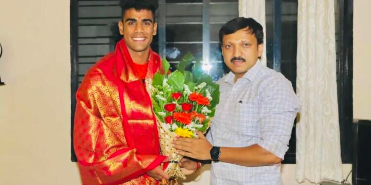 तुळजापूरचा राजवर्धन हंगरगेकर IPL २०२३ च्या सामन्यात चेन्नई सुपर किंग कडून खेळतोय ….