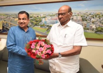ज्येष्ठ नेते शरद पवार केंद्रीय मंत्री नितीन गडकरी यांची नागपूरमधील त्यांच्या निवासस्थानी भेट….
