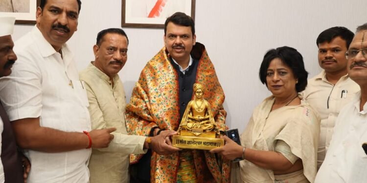 शिरुरची गणिते बदलणार, राष्ट्रवादीच्या पवारांना आता तुल्यबळ विरोधकाशी दोन हात करावे लागणार…..