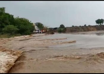 अवकाळी पावसामुळे नदीला पूर – उमापूर, ता. गेवराई जि.बीड