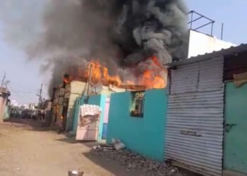 समाधान नगर गादी कारखान्याला लागली आग….