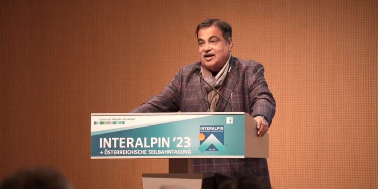 INTERALPIN 2023 फेअर, इन्सब्रक, ऑस्ट्रियाच्या उद्घाटन समारंभाला संबोधित करताना….