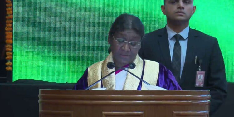 LIVE: राष्ट्रपती द्रौपदी मुर्मू यांनी शिमला येथे हिमाचल प्रदेश विद्यापीठाच्या 26 व्या दीक्षांत समारंभाला संबोधित केले.