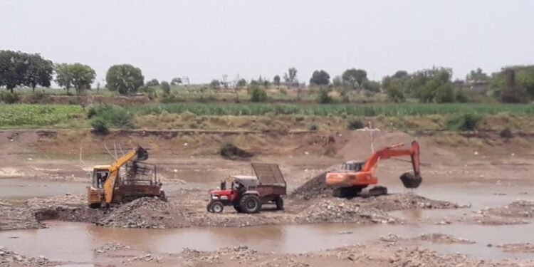 शिंदे-फडणवीस सरकारचा वाळू माफियांना दणका, मंत्रिमंडळ बैठकीत नवे वाळू धोरण मंजूर…