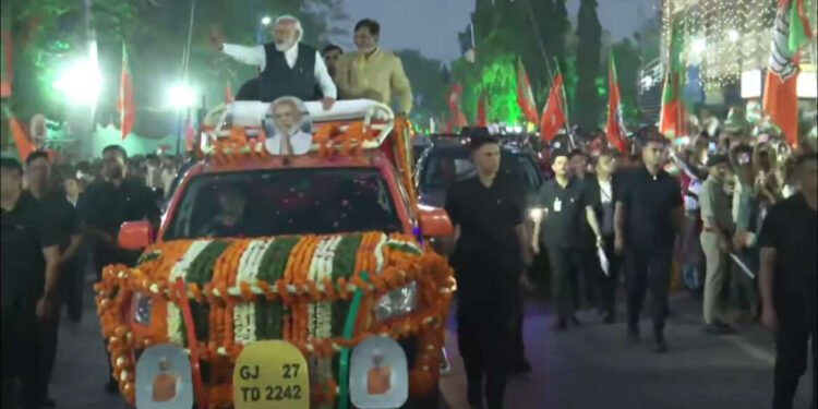पंतप्रधान नरेंद्र मोदी यांचा दमणमध्ये रोड शो…..