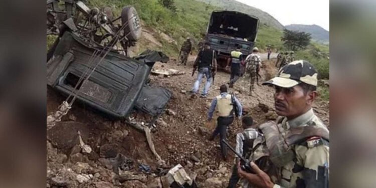 सर्वात मोठी बातमी! नक्षलवाद्यांच्या हल्ल्यात ११ जवान शहीद….
