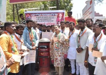 पंतप्रधानानी पाठवलेल्या पोस्टकार्ड मधील प्रश्नाचे उत्तर द्यावीत – आमदार प्रणिती शिंदे