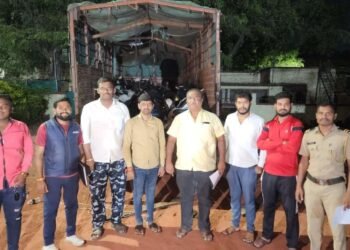 विश्वहिंदू परिषद बजरंग दल गोरक्षा विभाग सोलापूर यांच्या पथकाने एकाच दिवशी53 गोवंशांना कत्तलीपासून जीवनदान दिले….