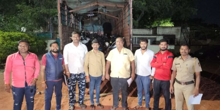 विश्वहिंदू परिषद बजरंग दल गोरक्षा विभाग सोलापूर यांच्या पथकाने एकाच दिवशी53 गोवंशांना कत्तलीपासून जीवनदान दिले….