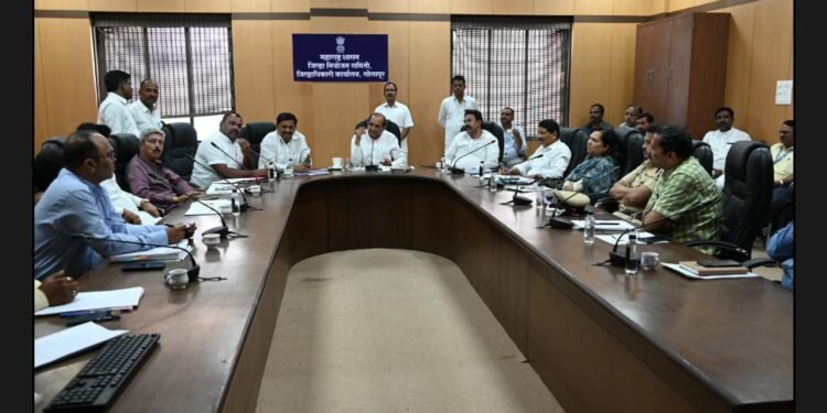 उजनी – सोलापूर समांतर जलवाहिनी कामासंदर्भातील सर्व विघ्ने दूर, लवकरच या जलवाहिनीचे काम सुरू – पालकमंत्री राधाकृष्ण विखे – पाटील