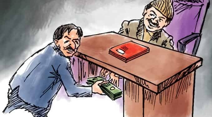 ब्रेकींग ! तीन हजाराची लाच घेताना एक्साइजच्या निरीक्षक, सहाय्यक दुय्यम निरीक्षक, कॉन्स्टेबल अँटीकरप्शनच्या ताब्यात….