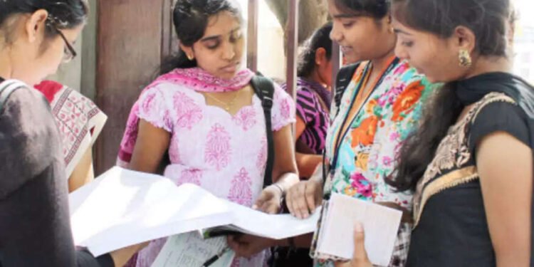 हॉल तिकीटावर आजची तारीख अन् परीक्षा कालच झाली! नाशिकमधील धक्कादायक प्रकार….