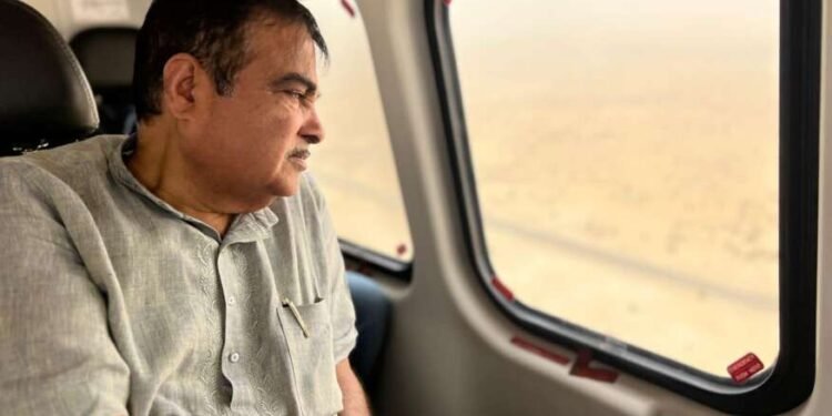 नितीन गडकरी यांनी अमृतसर-भटिंडा-जामनगर ग्रीनफिल्ड कॉरिडॉरच्या पहिल्या टप्प्याची पाहणी केली….