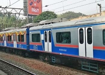 वंदे भारत एक्स्प्रेसच्या धर्तीवर मुंबईतील लोकल 100 टक्के वातानुकूलित करण्याचा रेल्वेचा मानस….