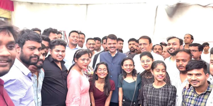 जनसेवा ही ईश्वर सेवा – देवेंद्र फडणवीस….