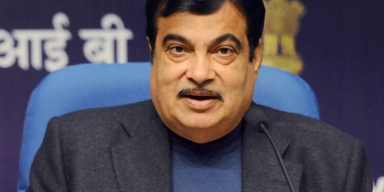 नितीन गडकरी – कर्नाटकातील हुक्केरी विधानसभा मतदारसंघातील संकेश्वरा येथे जाहीर सभेला संबोधित करताना.